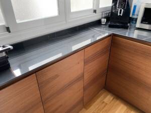 RIPIANO-IN-GRESS-PORCELLANATO-SAHARA-NOIR-2